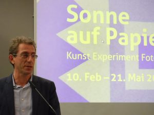 Der Leiter der TSD Roland Schwarz spricht zur Eröffnung